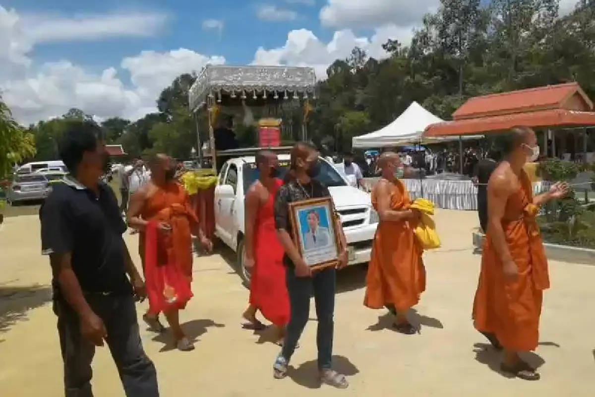 ฌาปนกิจศพครูสาวเหยื่อสามีโหดแทงดับคาโรงเรียน