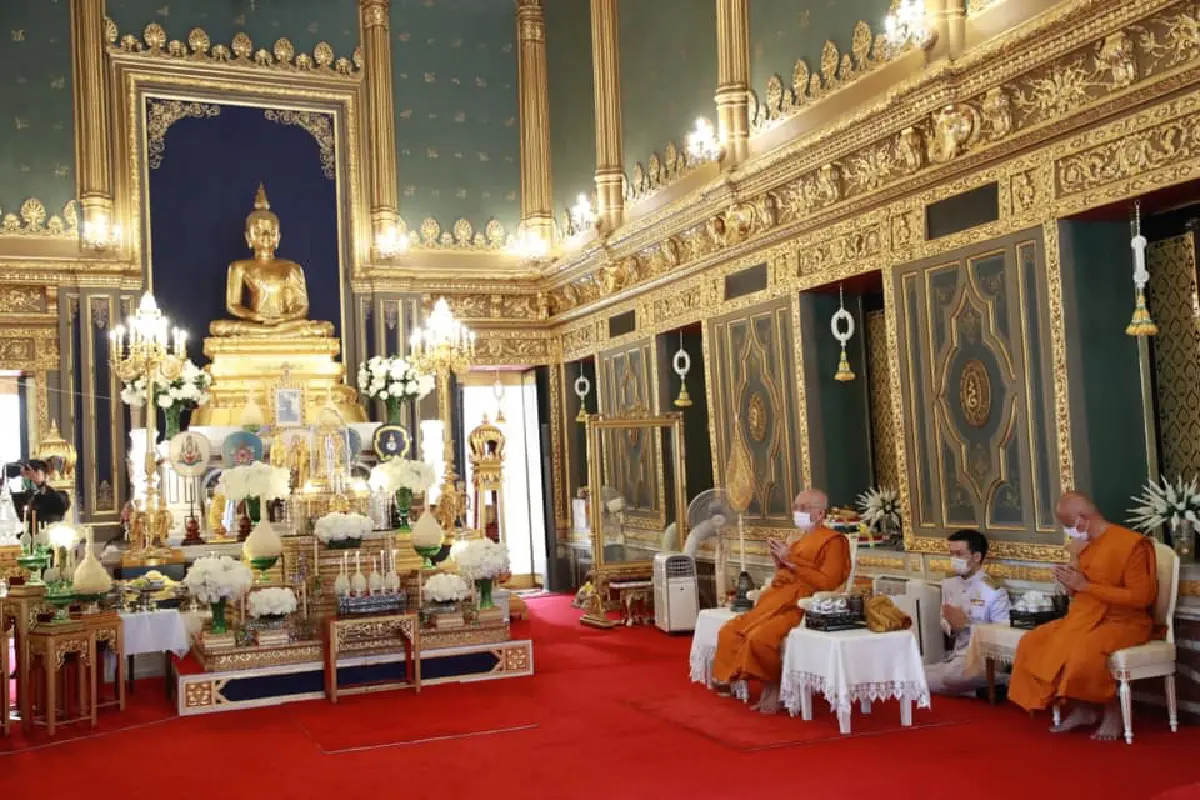 "ในหลวง"โปรดเกล้าฯ ประธานองคมนตรีถวายดอกไม้ธูปเทียนสมเด็จพระสังฆราช