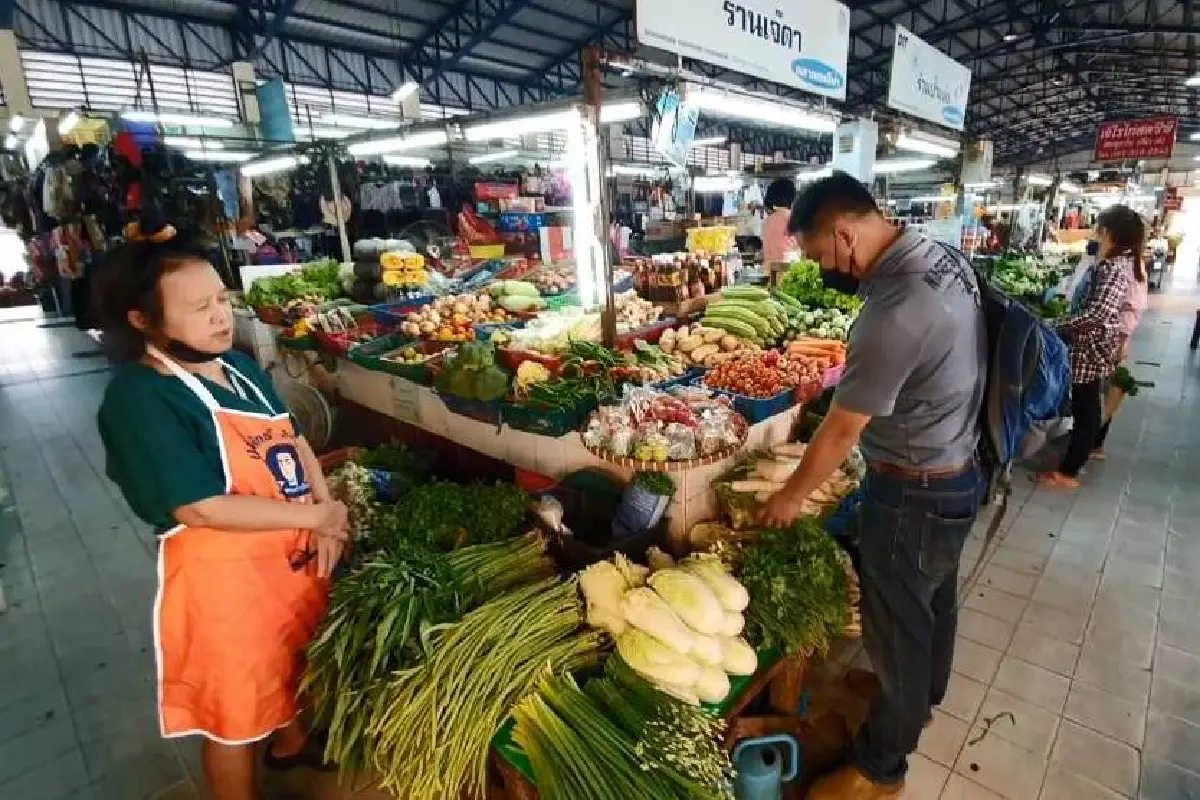 ส่องตลาดสดพิษณุโลกน้ำมันพุ่งดันราคาผักแพง