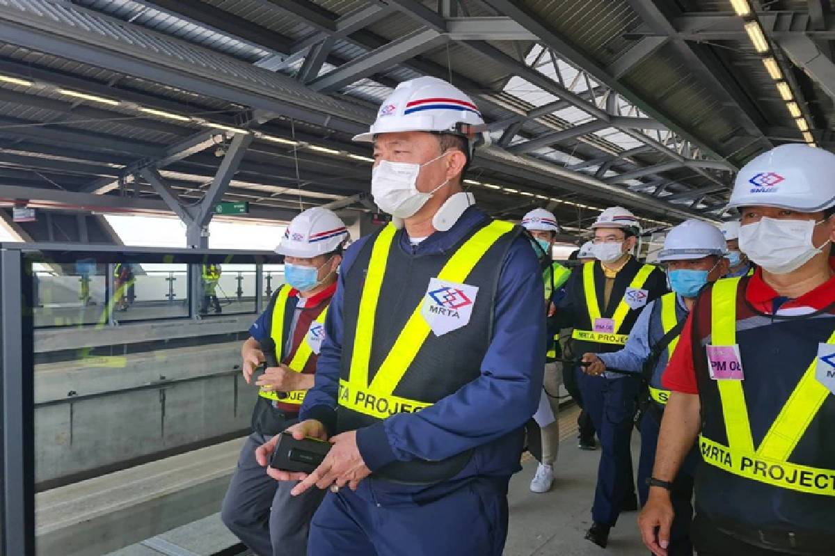 "ศักดิ์สยาม"ติดตามคืบหน้ารถไฟฟ้าสายสีเหลือง - สายสีชมพู