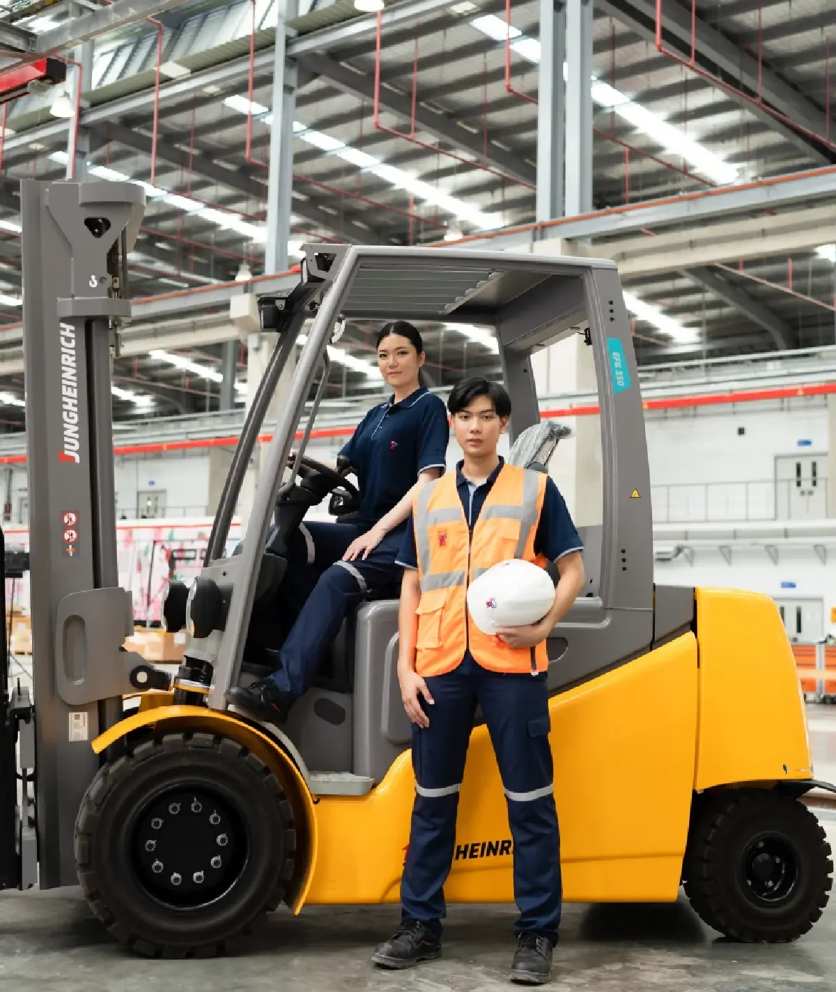 รถไฟฟ้าบีทีเอส เปิดตัวยูนิฟอร์มใหม่ “Smart Modern look” ด้วยเส้นใยลดโลกร้อน