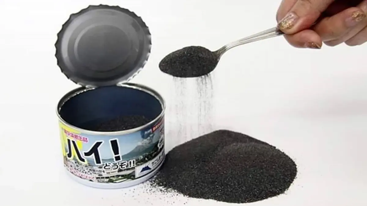 ‘เถ้ากระป๋อง’ จากแดนภูเขาไฟที่ยังคุกรุ่น สู่ของที่ระลึกสุดขายดี