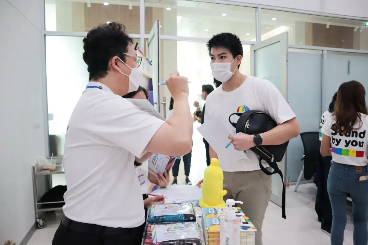 เอชไอวี ตรวจฟรี รู้เร็ว ช่วยทันเวลา ด้วย ‘Stand By You’