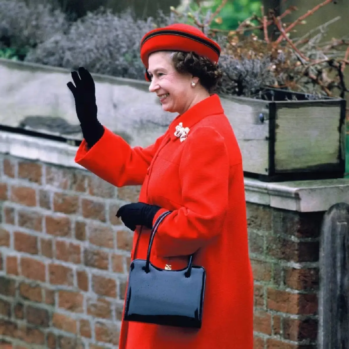 งดงามข้ามทศวรรษ แฟชั่นหมวกสารพัดสไตล์จาก ‘ควีนเอลิซาเบธที่ 2’