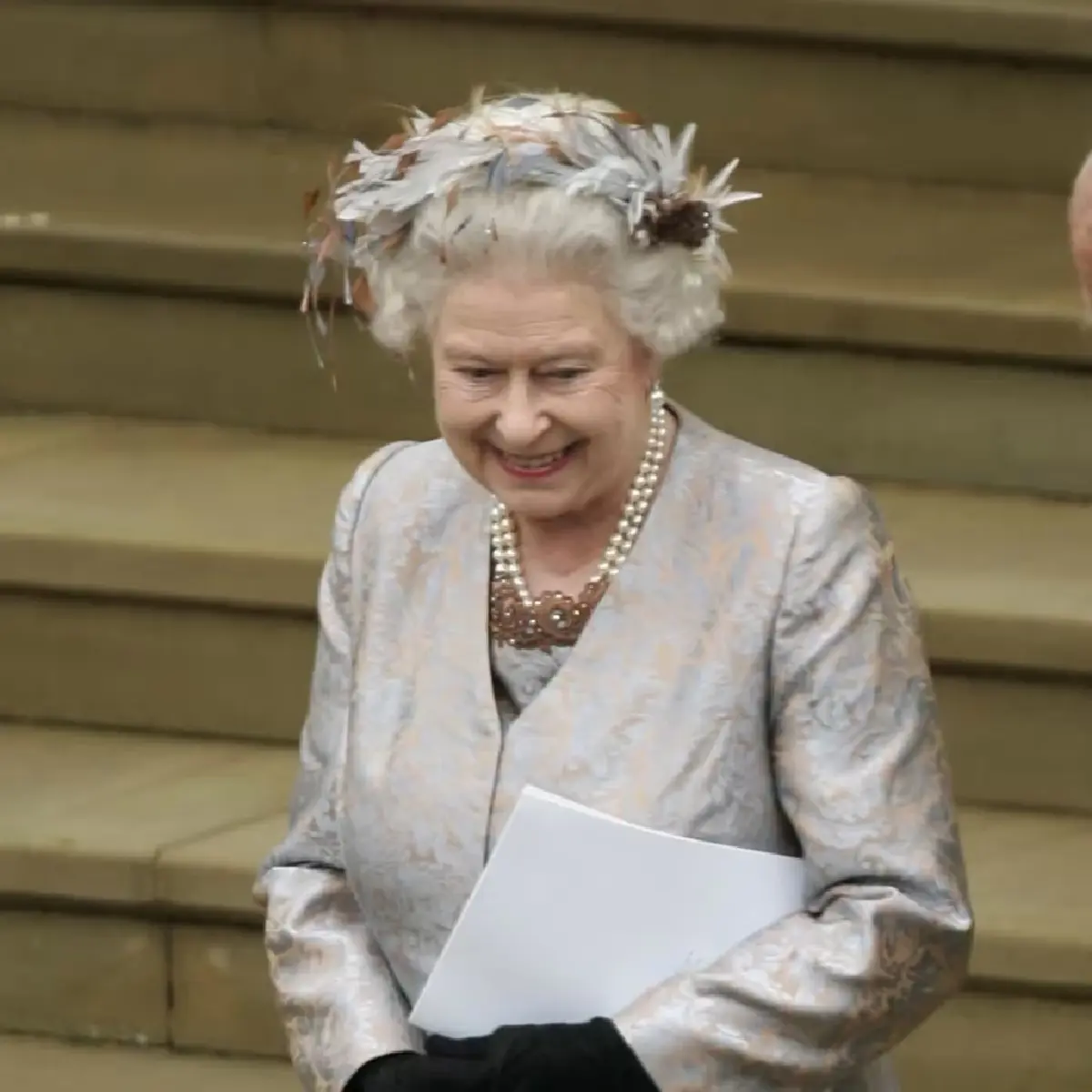 งดงามข้ามทศวรรษ แฟชั่นหมวกสารพัดสไตล์จาก ‘ควีนเอลิซาเบธที่ 2’