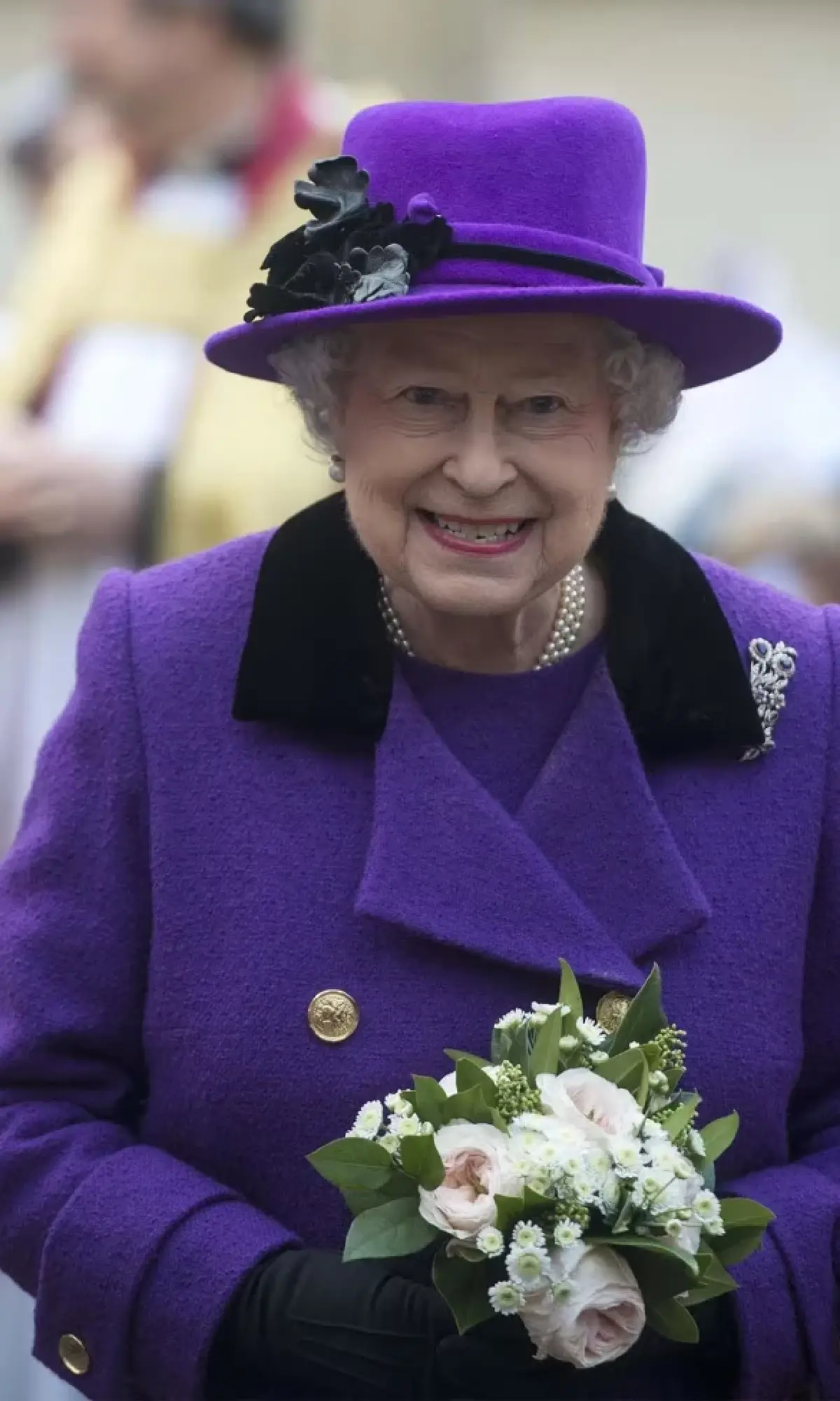 งดงามข้ามทศวรรษ แฟชั่นหมวกสารพัดสไตล์จาก ‘ควีนเอลิซาเบธที่ 2’