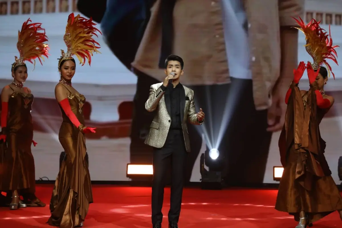 ศิลปินลูกทุ่ง ตบเท้าคว้ารางวัล คมชัดลึกอวอร์ด 2565