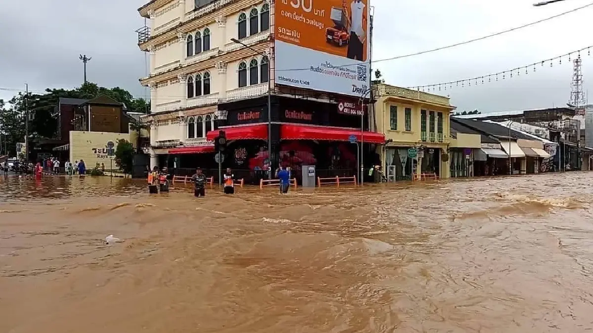 เปิดภาพมุมสูง ภูเก็ตจมบาดาล หลายจุดวิกฤต ปิดจราจรชั่วคราว