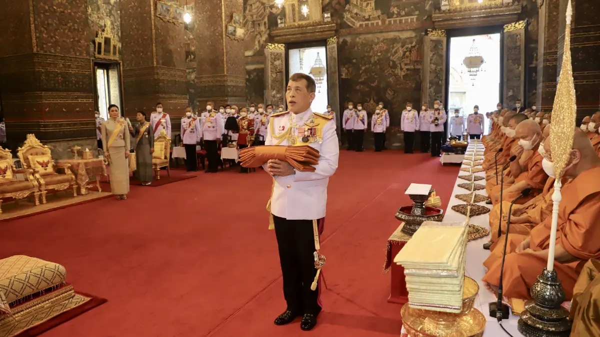 ในหลวง พระราชินี ถวายผ้าพระกฐิน วัดราชบพิธสถิตมหาสีมาราม