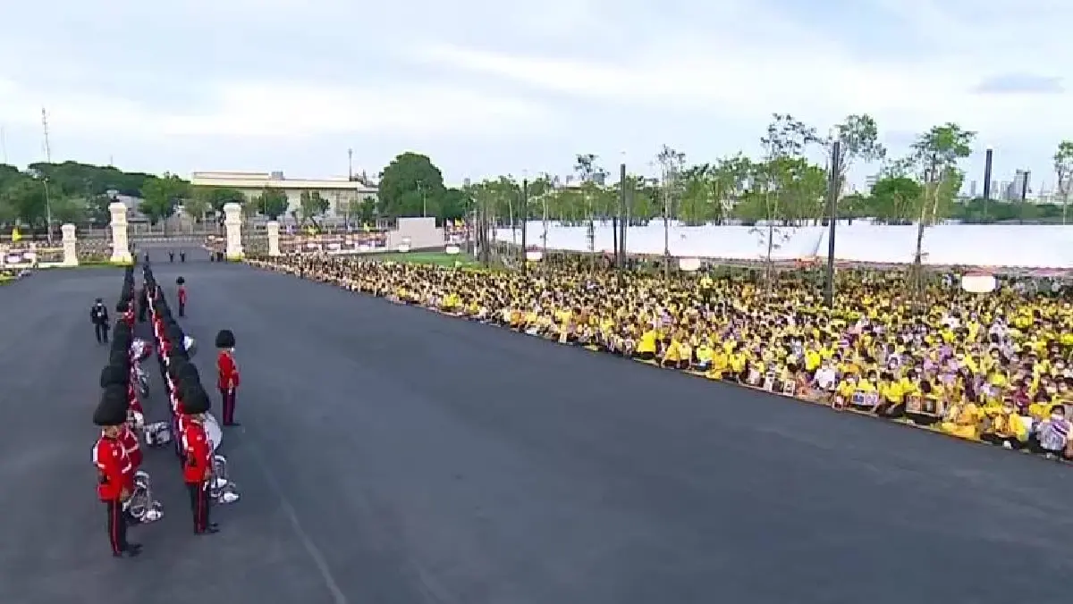 ในหลวง ทรงตั้งพระราชสัตยาธิษฐาน เปิดพระบรมราชนุสาวรีย์ รัชกาลที่ 9