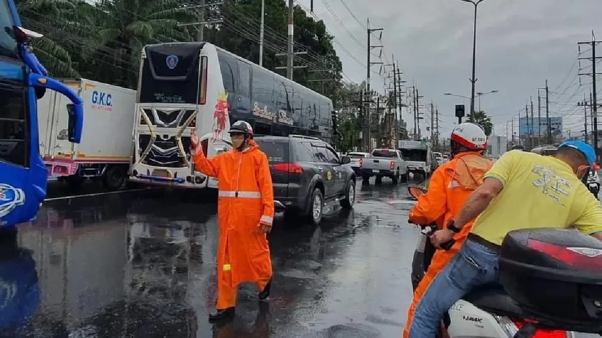 เปิดภาพมุมสูง ภูเก็ตจมบาดาล หลายจุดวิกฤต ปิดจราจรชั่วคราว