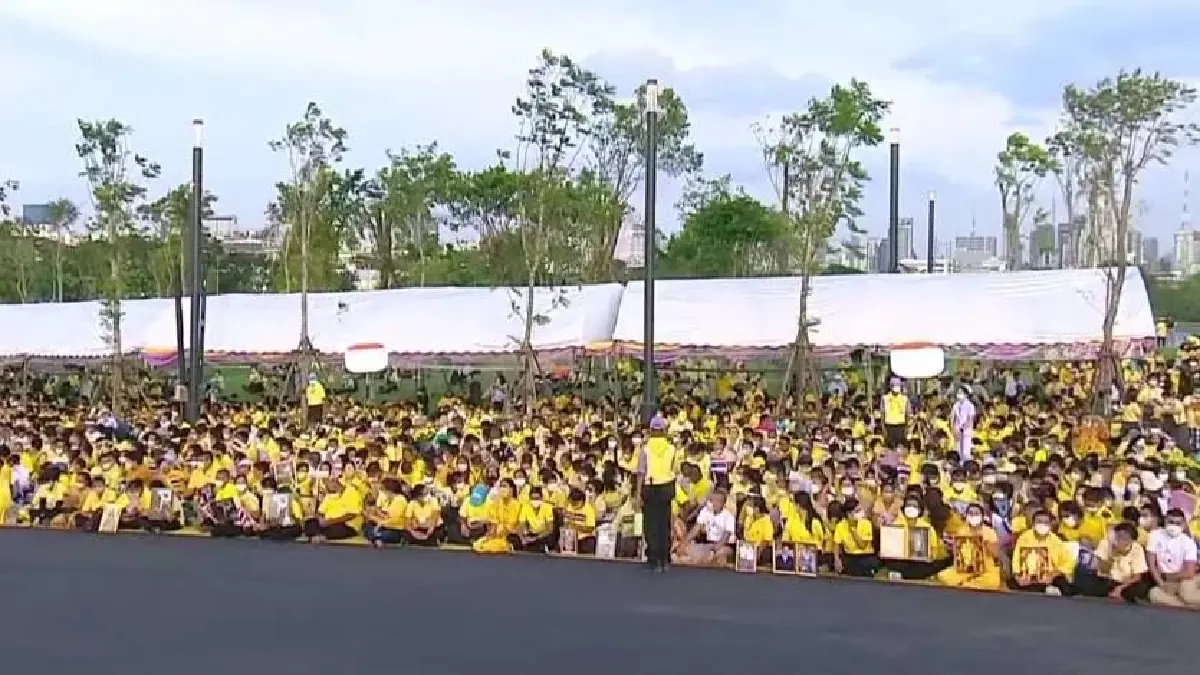 ในหลวง ทรงตั้งพระราชสัตยาธิษฐาน เปิดพระบรมราชนุสาวรีย์ รัชกาลที่ 9