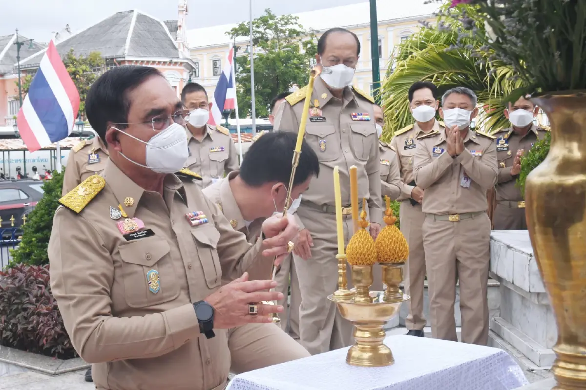 "ประยุทธ์" กระฉับกระเฉง ทำงานวันแรก "แก้น้ำท่วม"