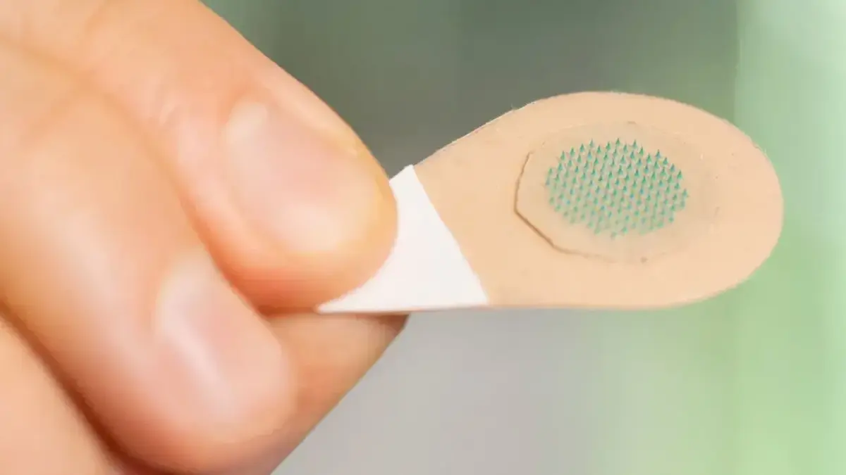 แผ่นแปะเข็มขนาดจิ๋ว การสักชนิดใหม่ที่ไม่สร้างความเจ็บปวด