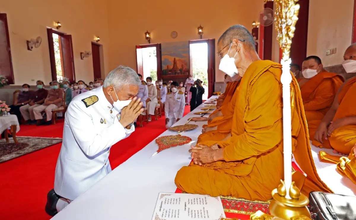 “สุวัจน์” ถวายผ้าพระกฐินพระราชทานของม.ราชภัฏโคราช