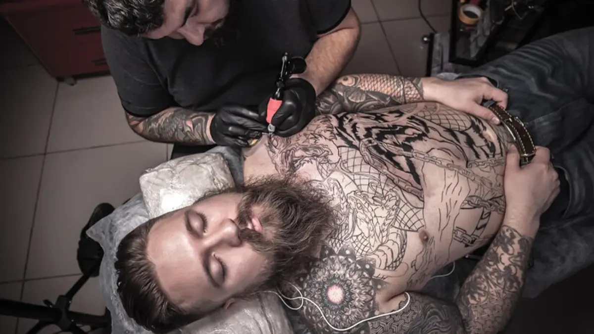 แผ่นแปะเข็มขนาดจิ๋ว การสักชนิดใหม่ที่ไม่สร้างความเจ็บปวด