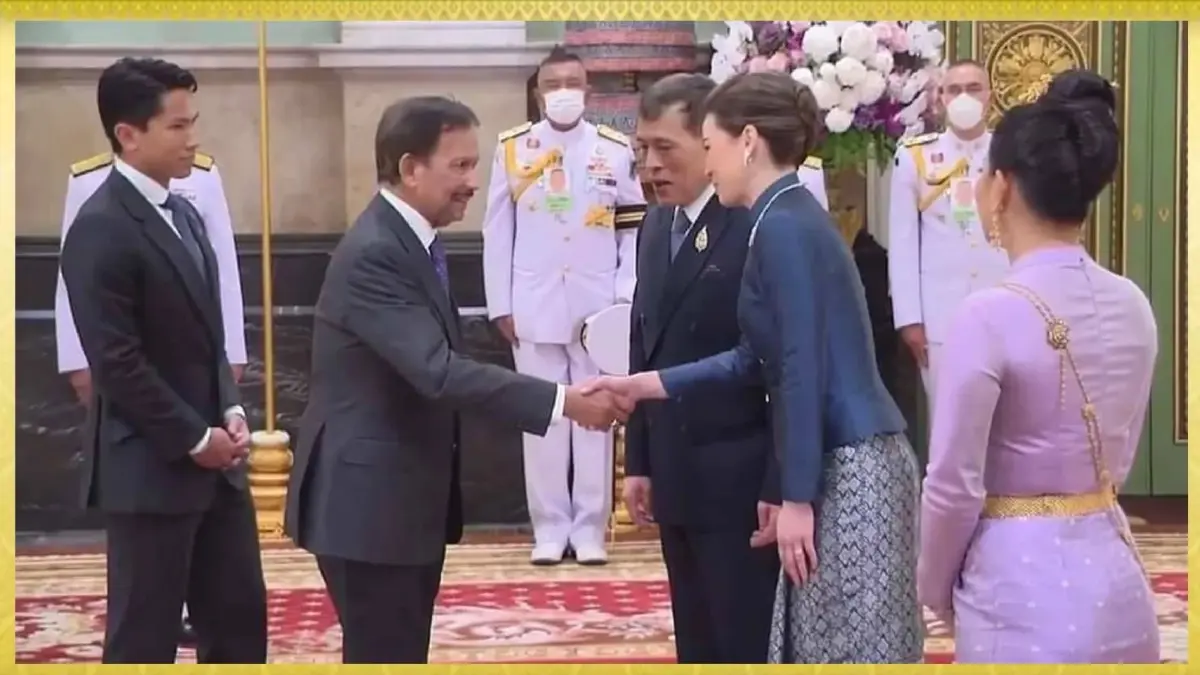 ในหลวง-พระราชินี โปรดเกล้าฯ คณะผู้นำเอเปค และภริยา เข้าเฝ้าฯ