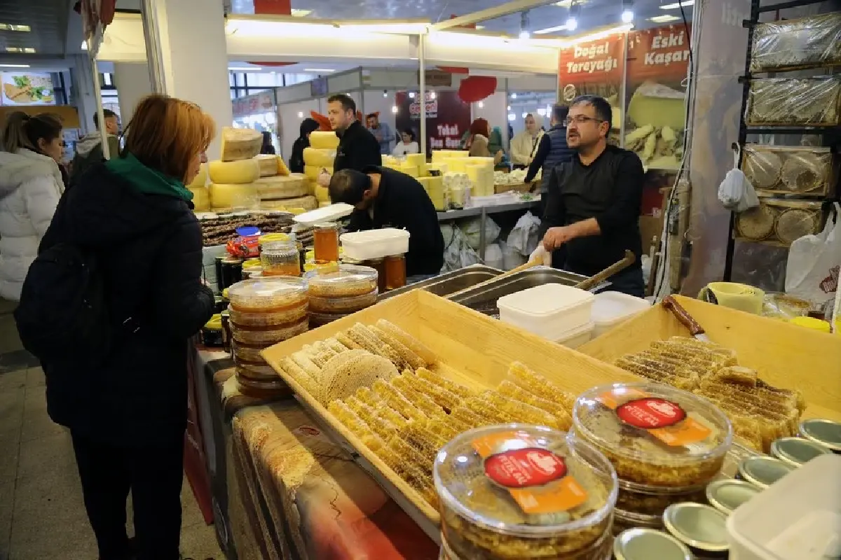 เงินเฟ้อตุรกีส่อแววดีขึ้น แต่วิกฤตค่าครองชีพยังสวนทาง