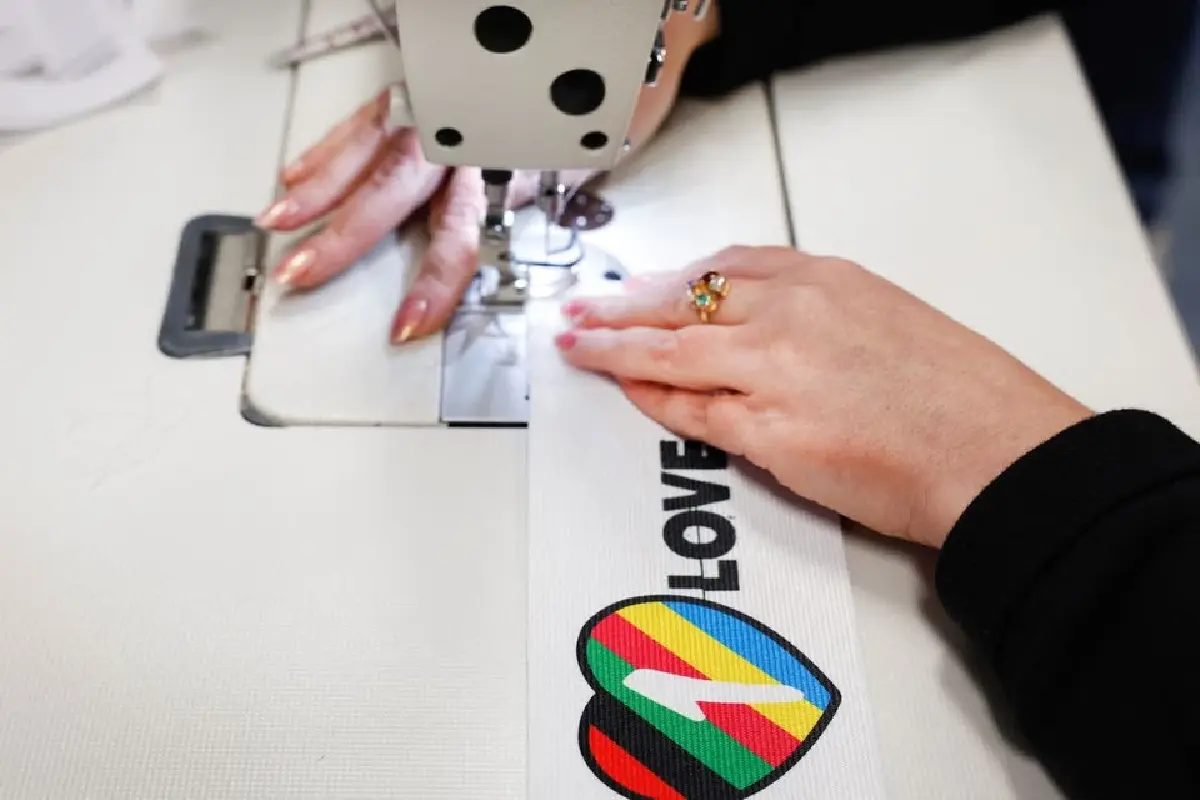 ฟีฟ่าแบนยังไงให้ยอดขายพุ่ง? ปลอกแขนสีรุ้ง ‘One Love’ เกลี้ยงสต็อก