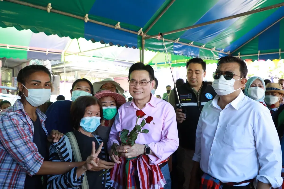'จุรินทร์' ลงพื้นที่เขตหนองจอก ชาวนาตะโกนเชียร์ให้เป็นนายก!