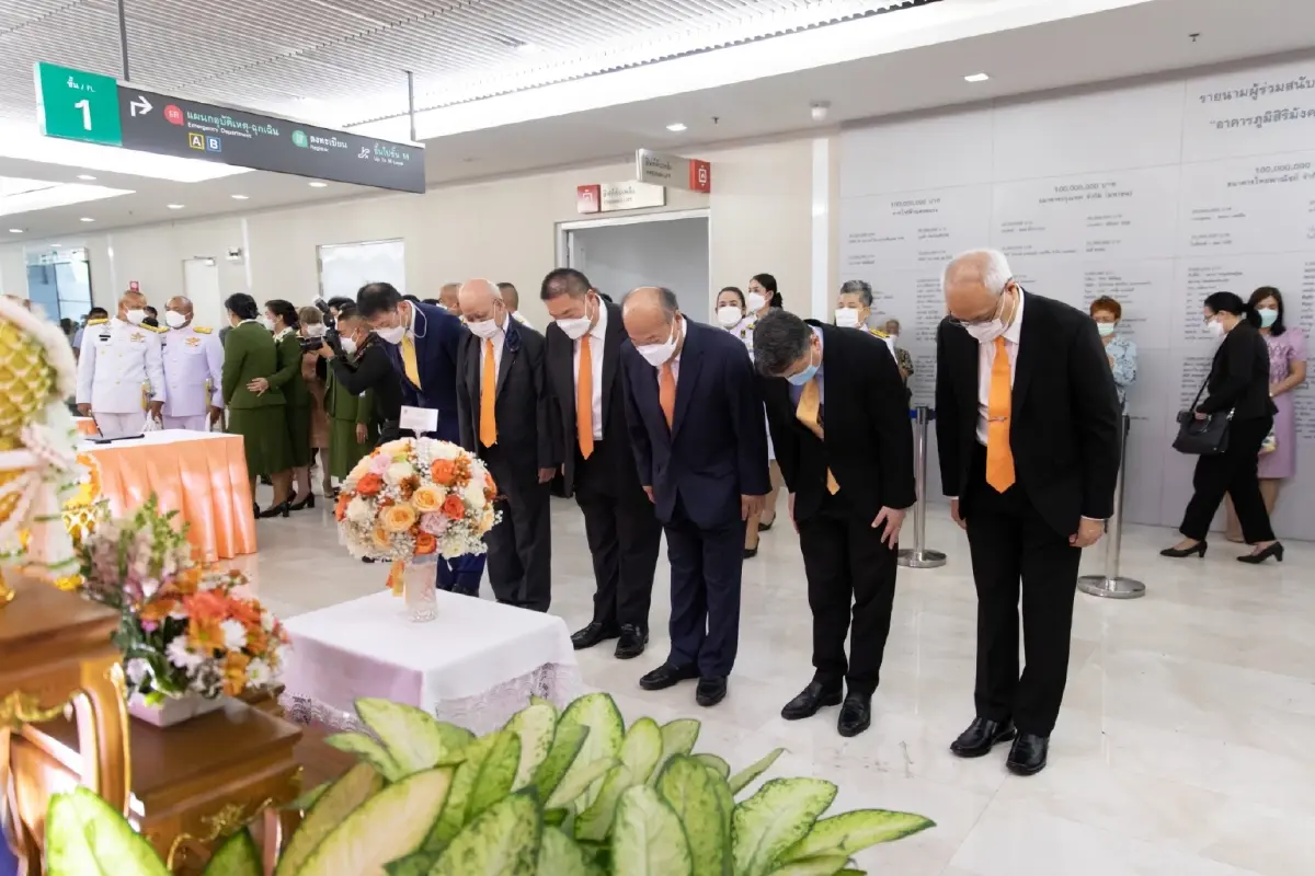 บีทีเอส กรุ๊ปฯ ถวายแจกันดอกไม้ลงนามถวายพระพร สมเด็จเจ้าฟ้าพัชรกิติยาภา