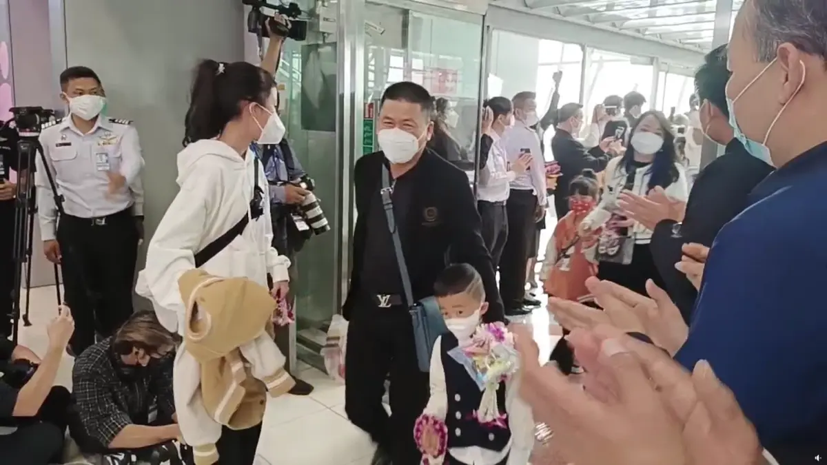 รองนายกฯอนุทิน ต้อนรับนักท่องเที่ยวจากจีนชุดแรก หลังจีนเปิดประเทศ