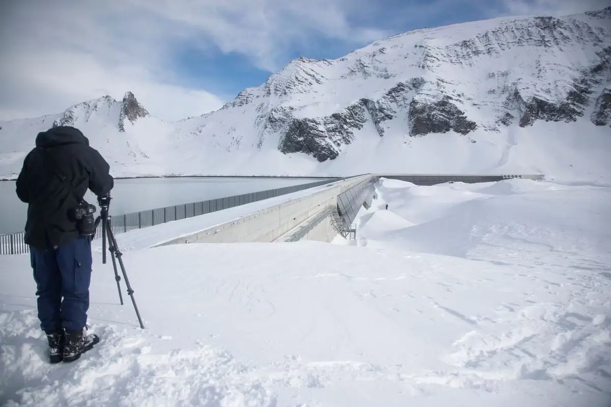 เขื่อนพลังงานแสงอาทิตย์ของสวิตเซอร์แลนด์ขับเคลื่อนพลังงานสีเขียว