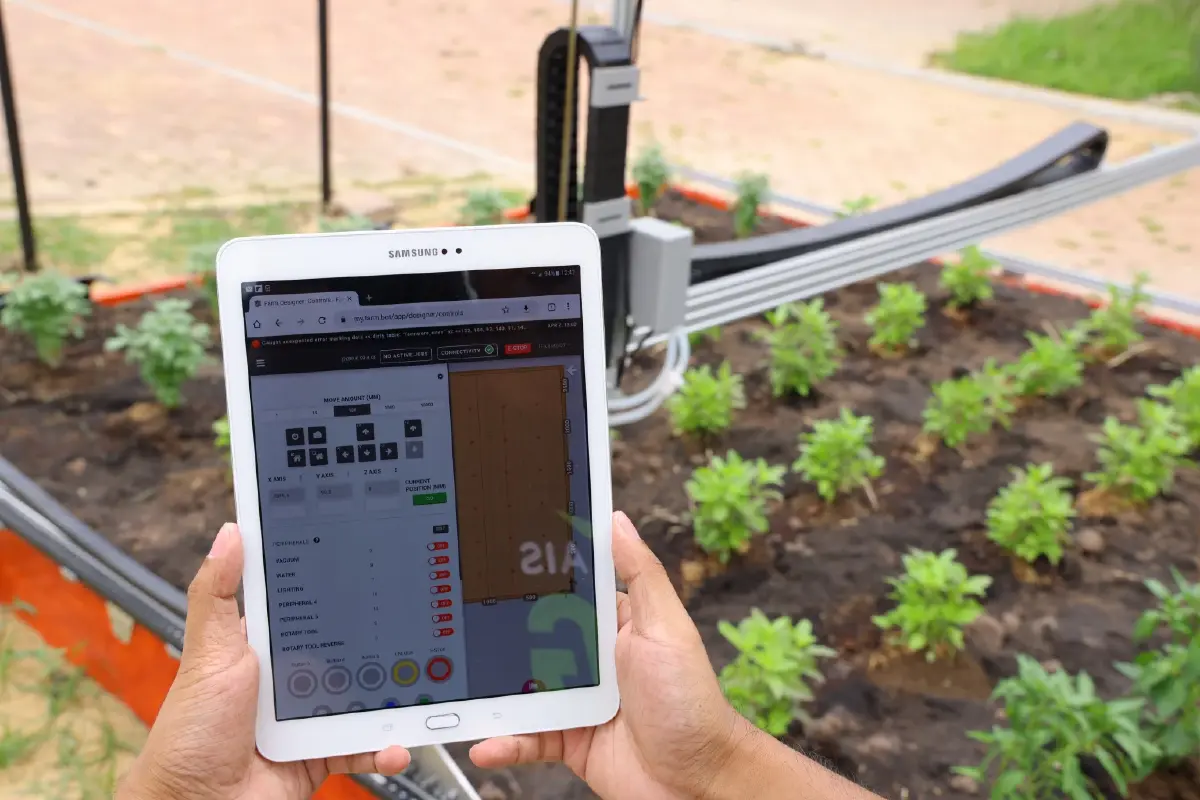 AIS สานต่อความร่วมมือ SDG Lab  นำ 5G พัฒนา AIS 5G Farmbot หุ่นยนต์เกษตรอัจฉริยะ