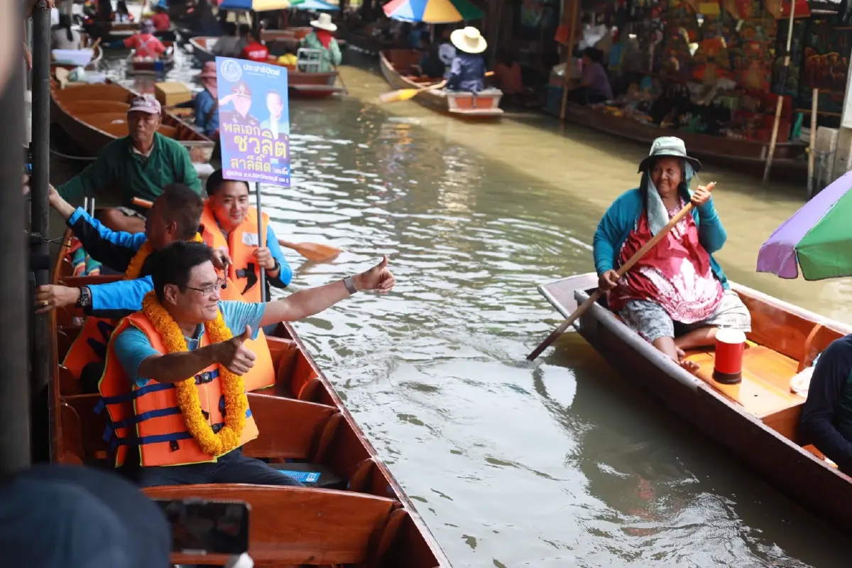 เลือกตั้ง66:จุรินทร์ลุยตลาดน้ำดำเนินสะดวกขอคะแนนประชาธิปัตย์