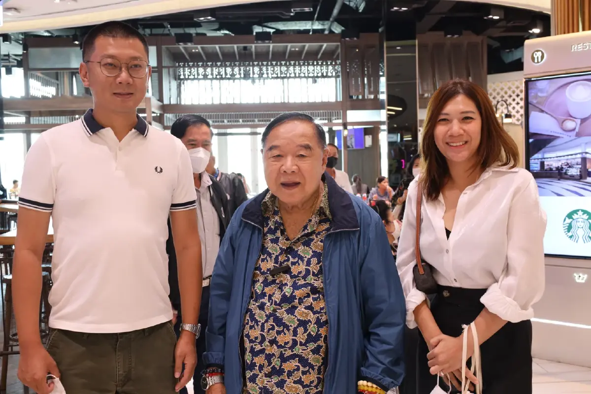 เลือกตั้ง66:ประวิตรเดินห้างให้ความมั่นใจเศรษฐกิจจะดีขึ้น