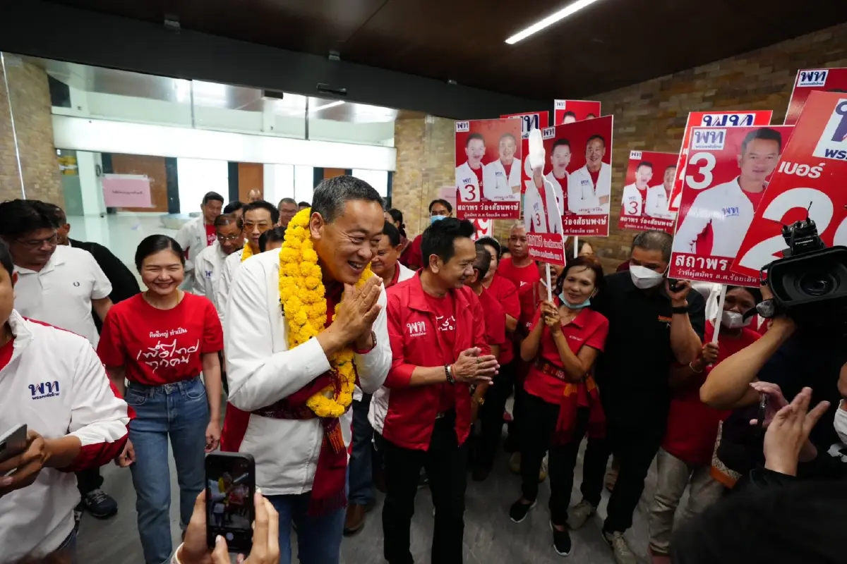 เลือกตั้ง66:'เศรษฐา'นำเพื่อไทยปราศรัย2เวทีร้อยเอ็ดFCเชียร์เป็นนายกฯ