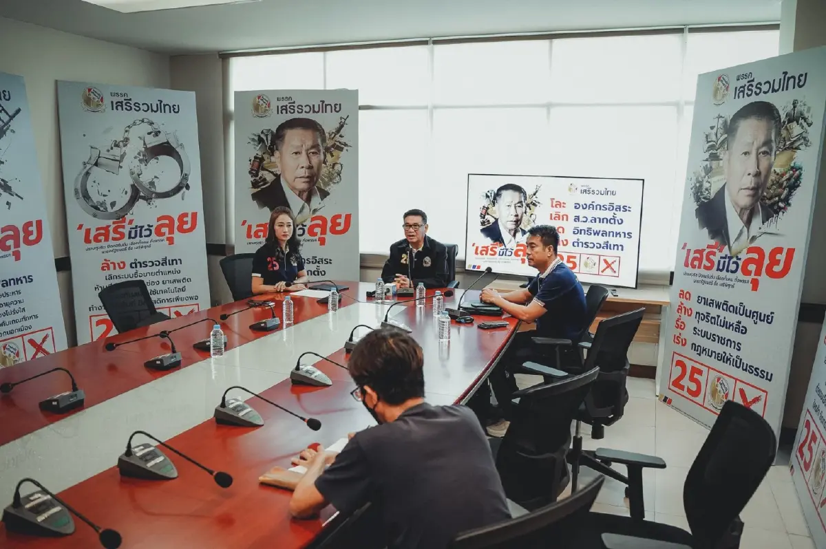 เลือกตั้ง66: เสรีรวมไทย เร่งเครื่องโค้งสุดท้าย ใช้ AI ออกแบบป้ายหาเสียง