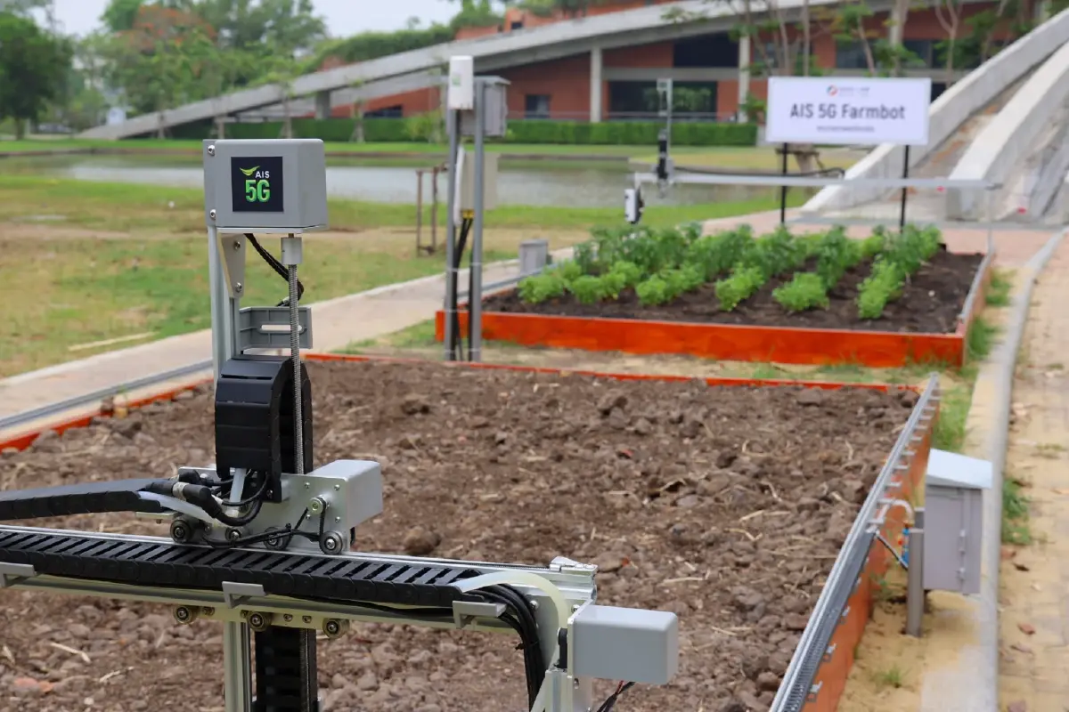 AIS สานต่อความร่วมมือ SDG Lab  นำ 5G พัฒนา AIS 5G Farmbot หุ่นยนต์เกษตรอัจฉริยะ
