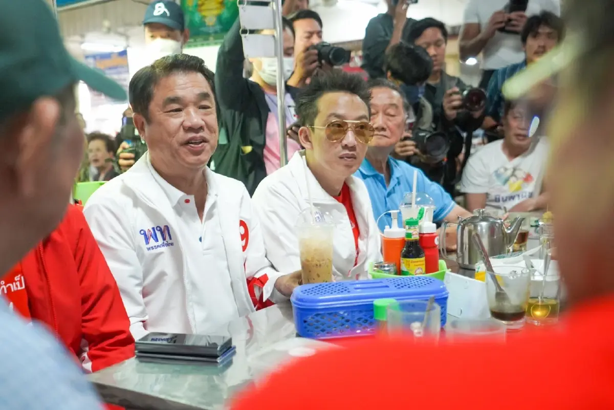 เลือกตั้ง66: เศรษฐาเขินหนัก ผู้ค้าตลาดหนองคายเรียกนายกฯ