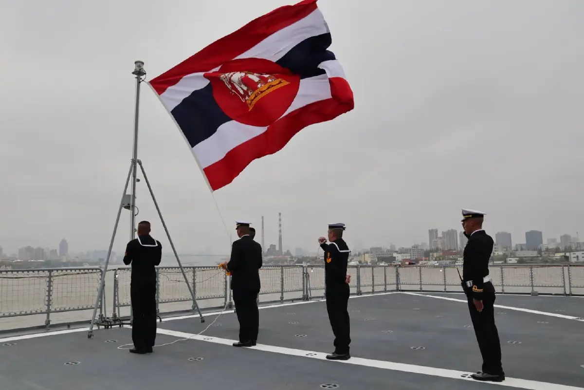 ผู้บัญชาการทหารเรือ รับมอบ เรือหลวงช้าง