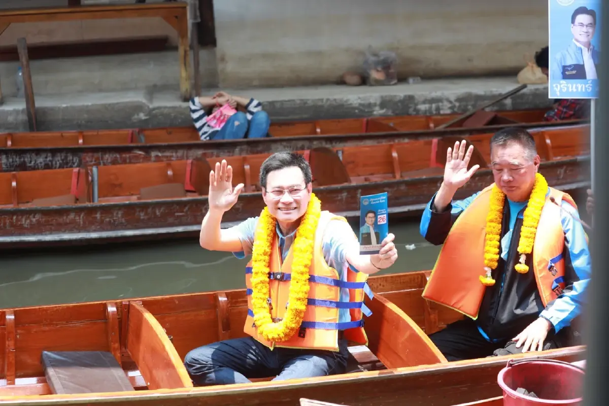 เลือกตั้ง66:จุรินทร์ลุยตลาดน้ำดำเนินสะดวกขอคะแนนประชาธิปัตย์
