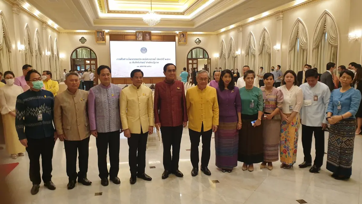 'ประยุทธ์'มือเจ็บงดรดน้ำ สงกรานต์ลงพื้นที่ดูจังหวะ ไม่บอกไปไหน