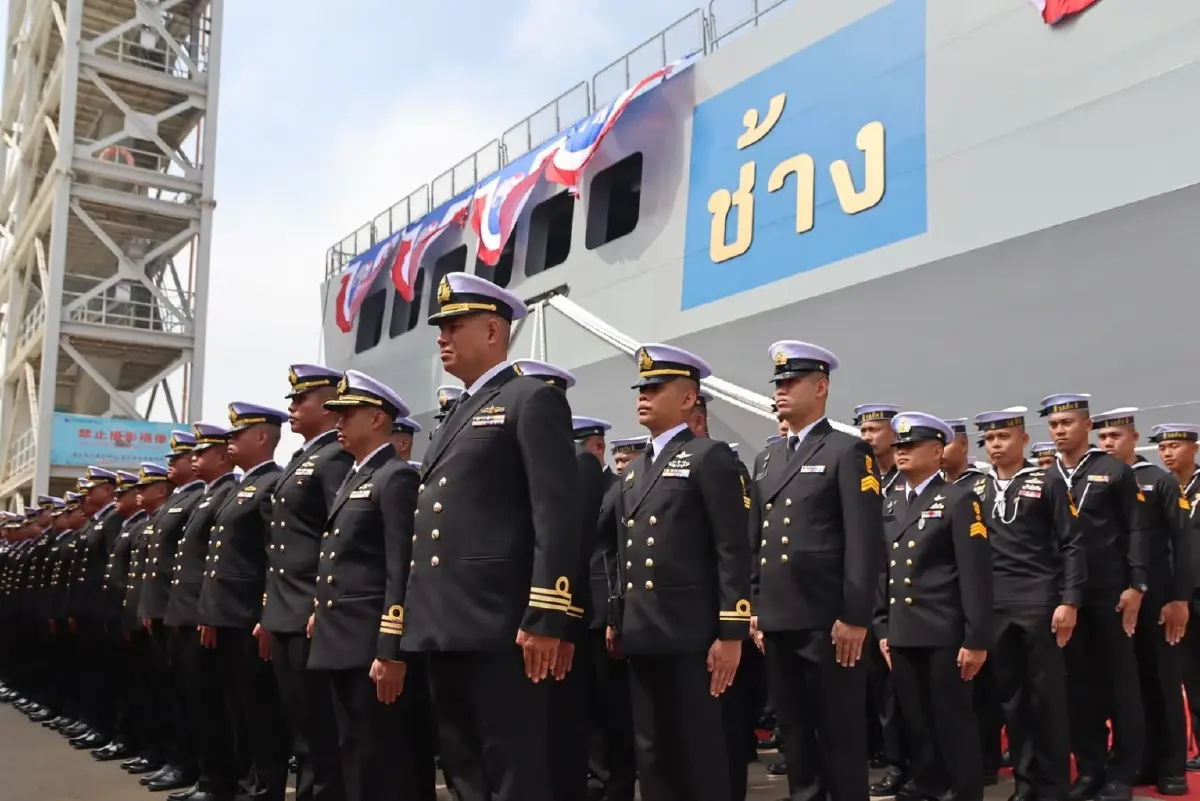 ผู้บัญชาการทหารเรือ รับมอบ เรือหลวงช้าง