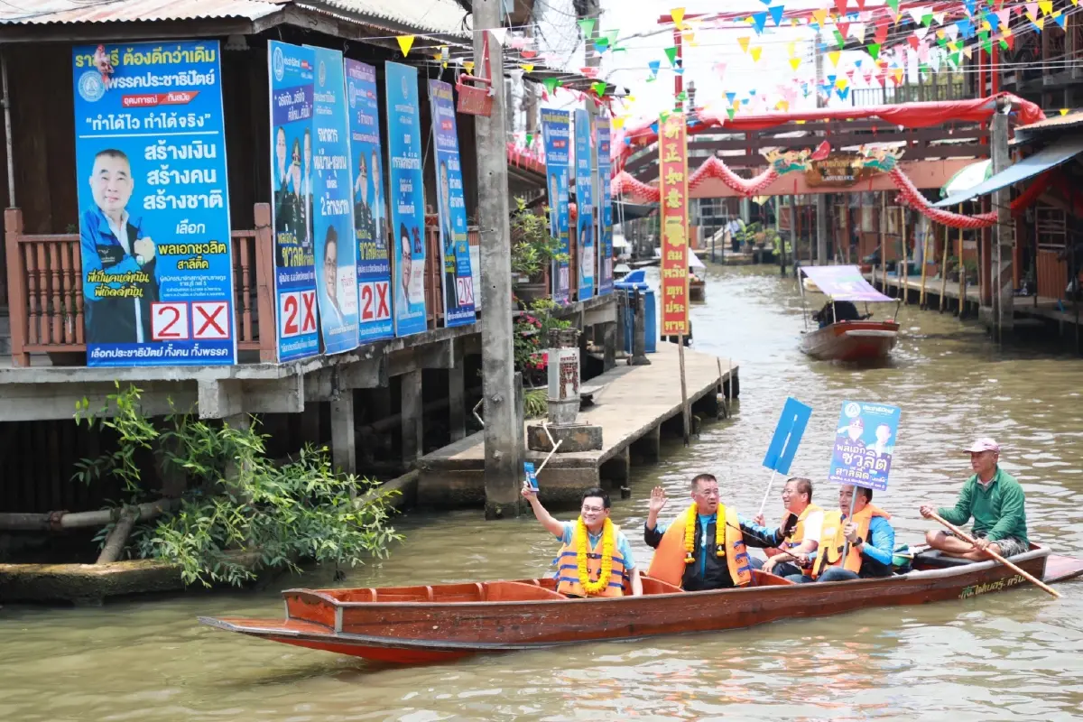 เลือกตั้ง66:จุรินทร์ลุยตลาดน้ำดำเนินสะดวกขอคะแนนประชาธิปัตย์