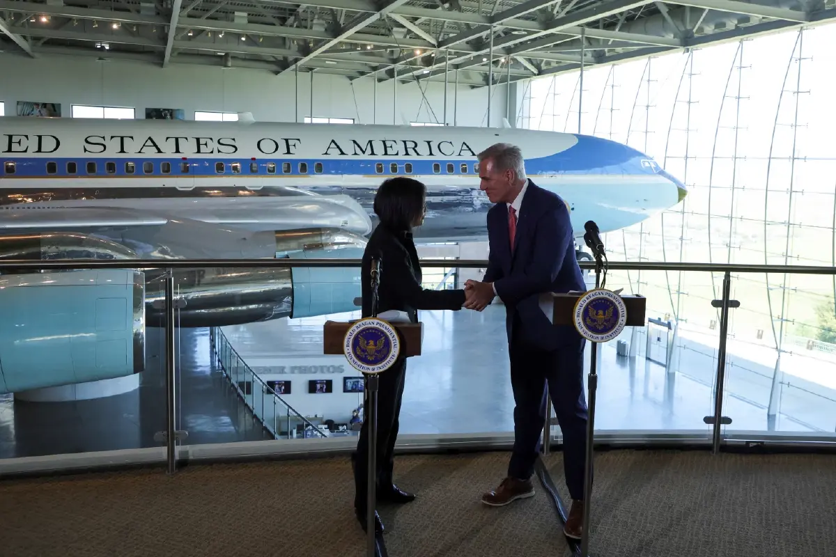 โฆษกสหรัฐฯ พบผู้นำไต้หวัน ย้ำจำเป็นต้องเร่งส่งมอบอาวุธ รับมือภัยจากจีน