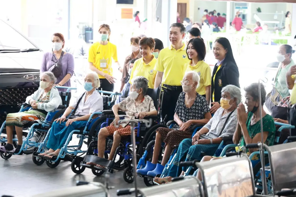 แพทย์อาสาเฉลิมพระเกียรติ ให้บริการประชาชน-พระสงฆ์กว่า 30,000 ราย