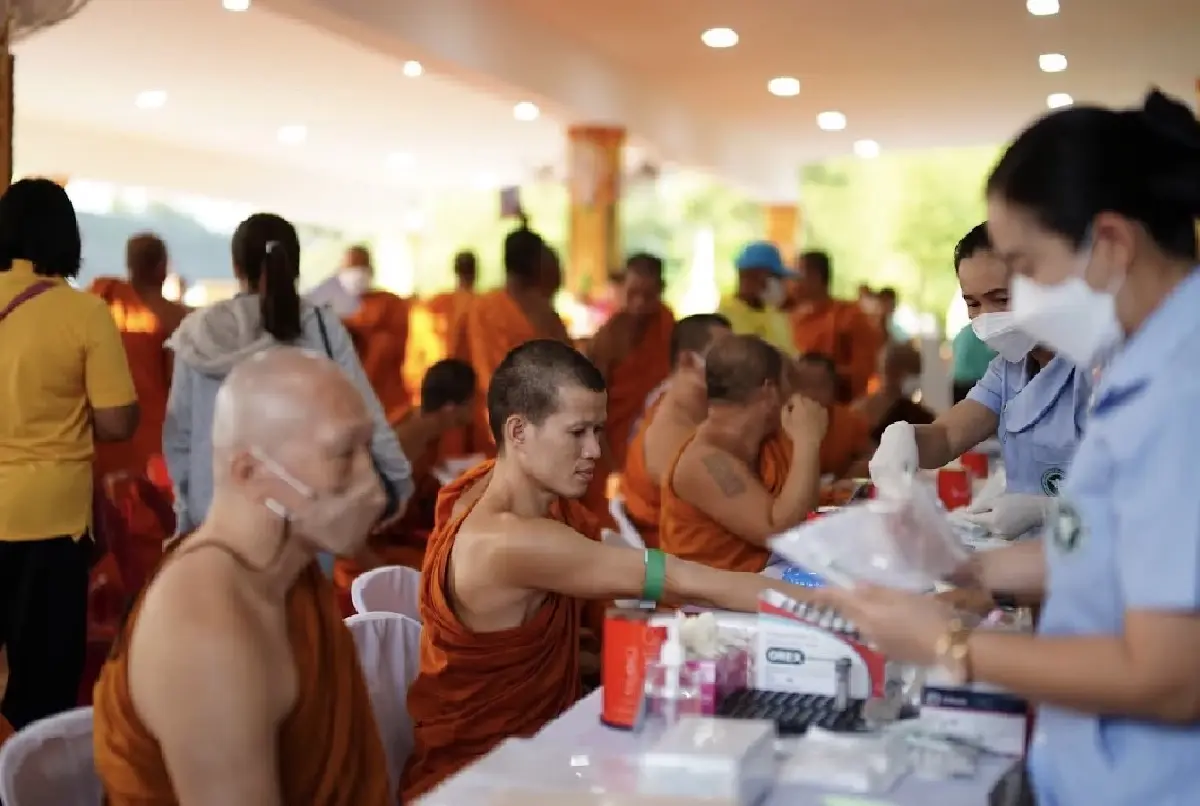 แพทย์อาสาเฉลิมพระเกียรติ ให้บริการประชาชน-พระสงฆ์กว่า 30,000 ราย