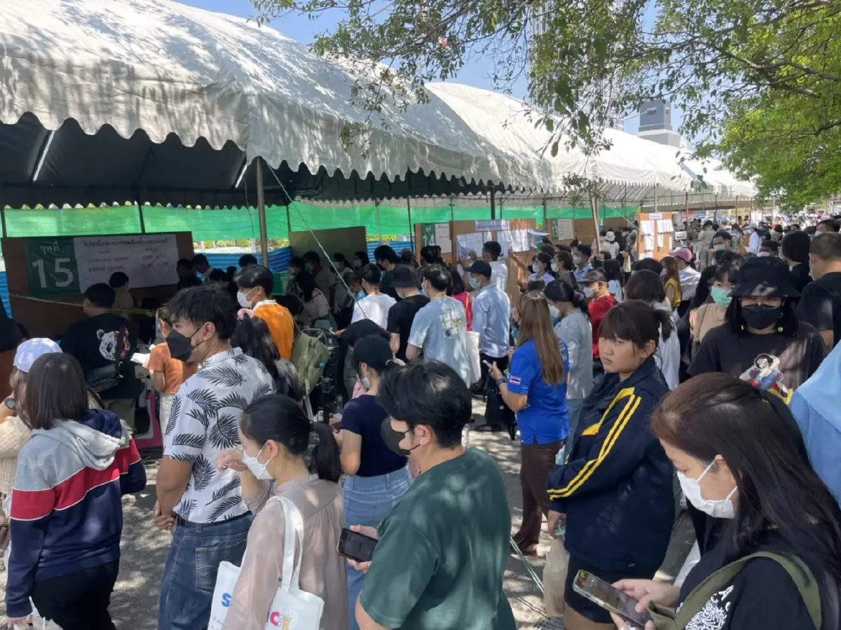 เลือกตั้ง66 : เลือกตั้งล่วงหน้าเขตบางกะปิ ระบบล่ม-อากาศร้อน