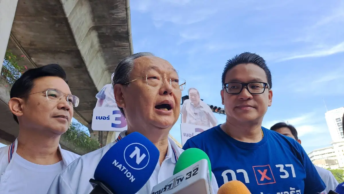 เลือกตั้ง66:ประวิตรโบกธงพลังประชารัฐชวนคนไทยใช้สิทธิลงคะแนน