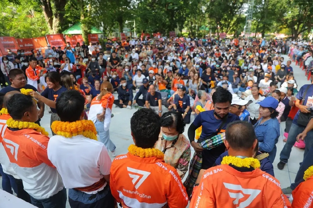 เลือกตั้ง66: ‘ธนาธร’เดินสายอีสาน ย้ำ ‘ก้าวไกล’ ยืนยันต้องพาประเทศก้าวหน้า