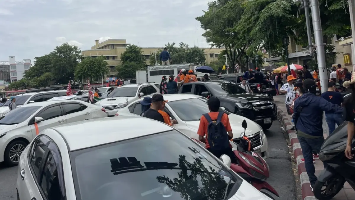 ขบวนคาร์ม็อบที่อนุสาวรีย์ประชาธิปไตย