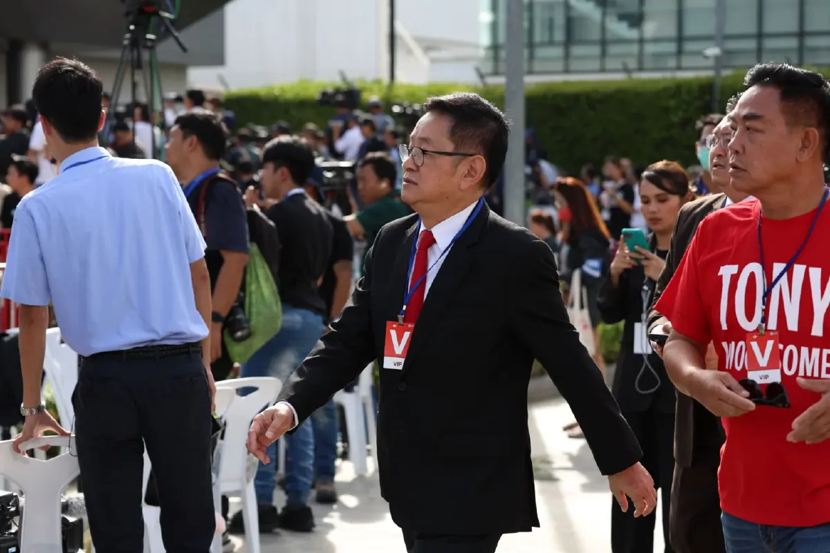 ประมวลภาพ นักการเมืองรอต้อนรับทักษิณกลับไทย 