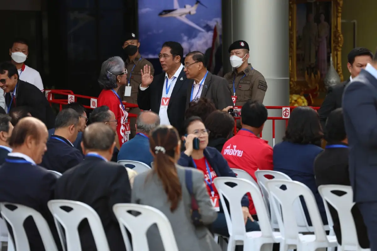 ประมวลภาพ นักการเมืองรอต้อนรับทักษิณกลับไทย 