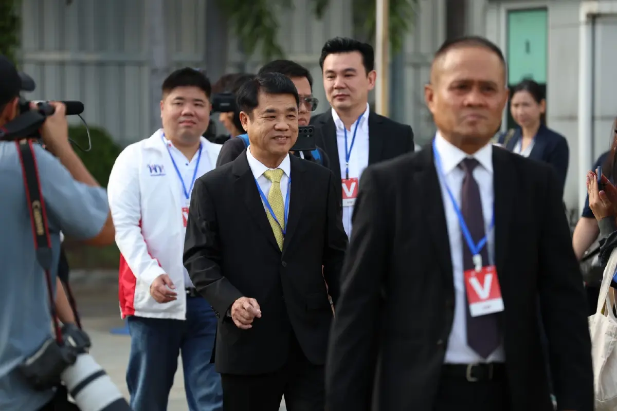 ประมวลภาพ นักการเมืองรอต้อนรับทักษิณกลับไทย 