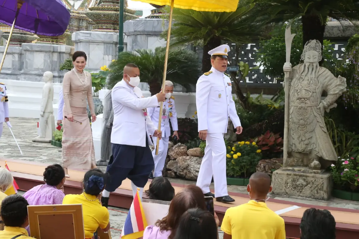 ในหลวง พระราชินี บำเพ็ญพระราชกุศลวันอาสาฬหบูชาและเข้าพรรษา 2566